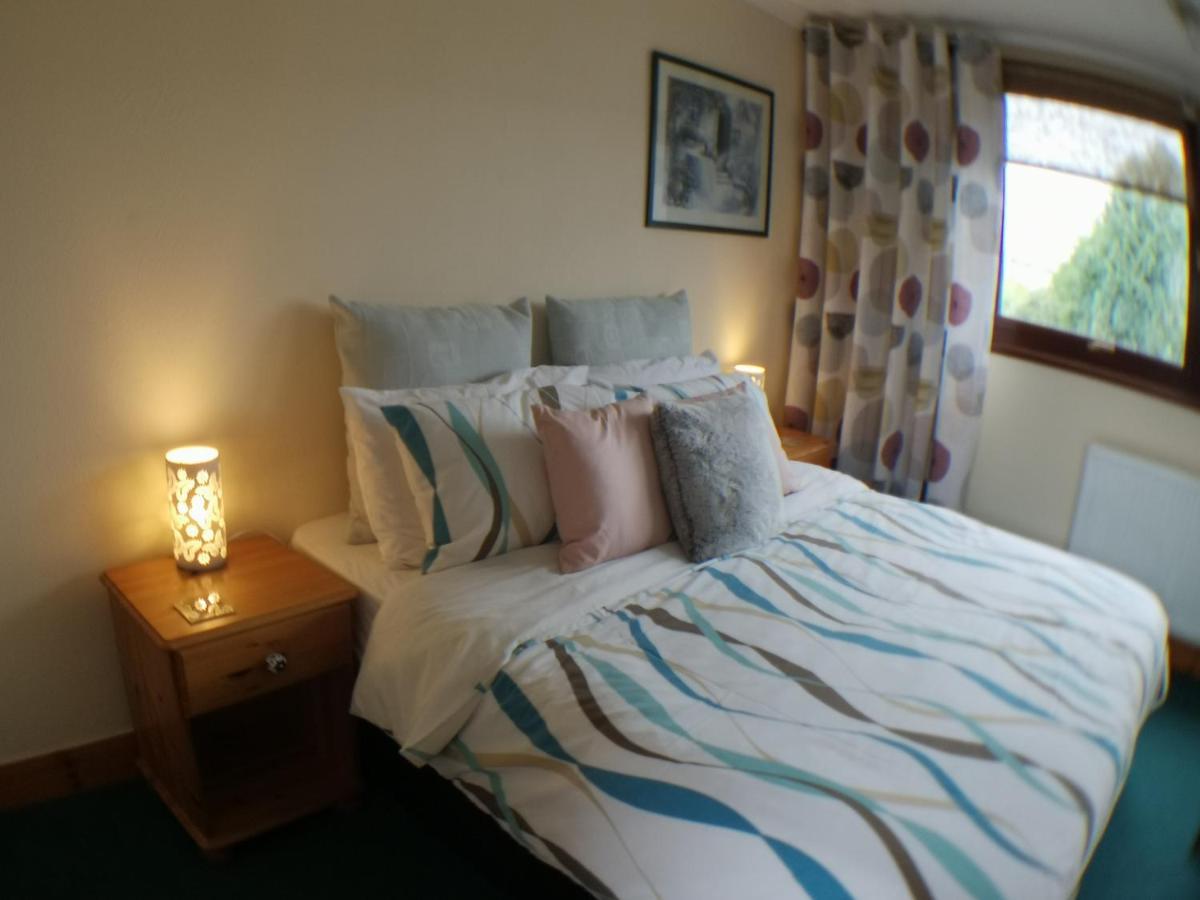 An Escape For 2: Near A Castle Island In Scotland Apartment Кинрос Екстериор снимка