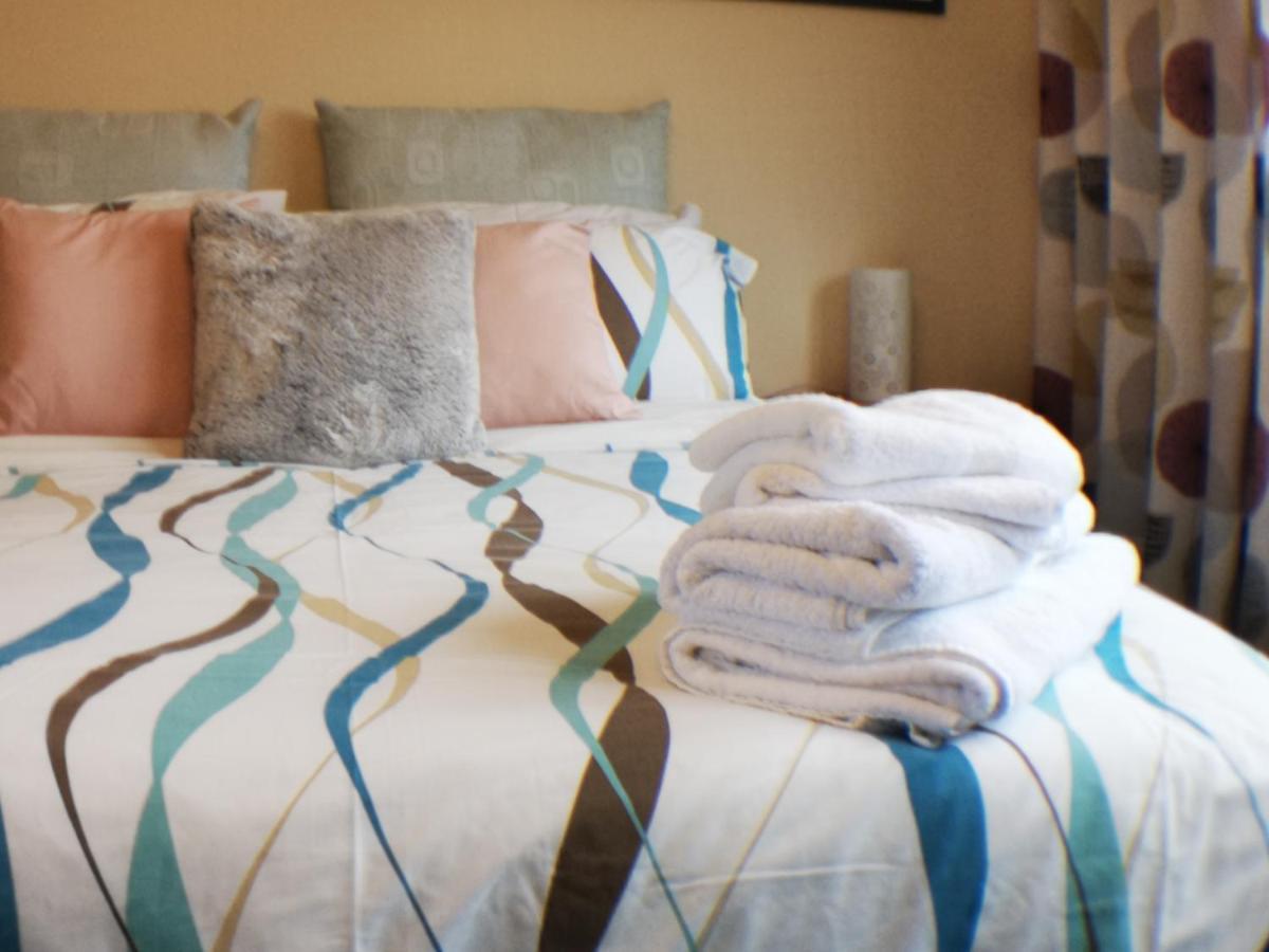 An Escape For 2: Near A Castle Island In Scotland Apartment Кинрос Екстериор снимка