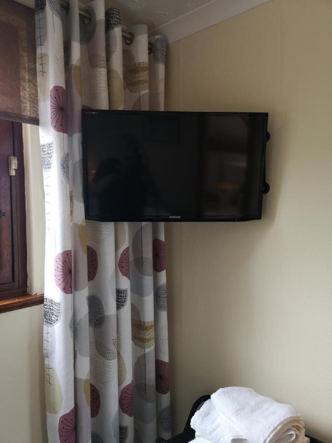 An Escape For 2: Near A Castle Island In Scotland Apartment Кинрос Екстериор снимка