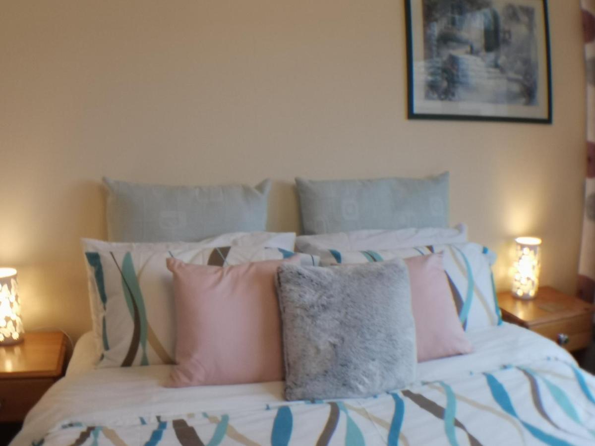 An Escape For 2: Near A Castle Island In Scotland Apartment Кинрос Екстериор снимка