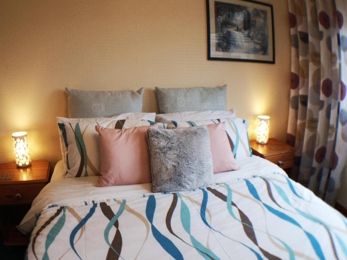 An Escape For 2: Near A Castle Island In Scotland Apartment Кинрос Екстериор снимка