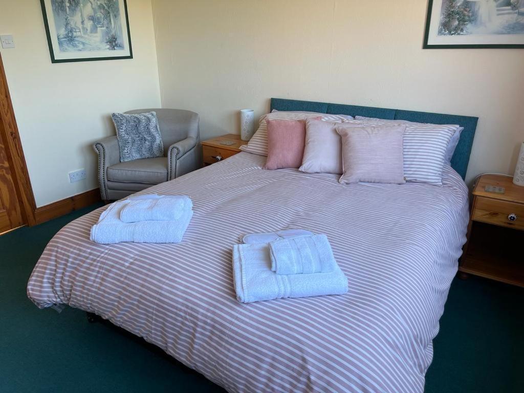 An Escape For 2: Near A Castle Island In Scotland Apartment Кинрос Екстериор снимка