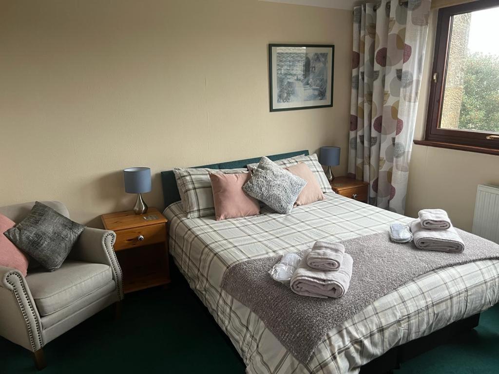 An Escape For 2: Near A Castle Island In Scotland Apartment Кинрос Екстериор снимка