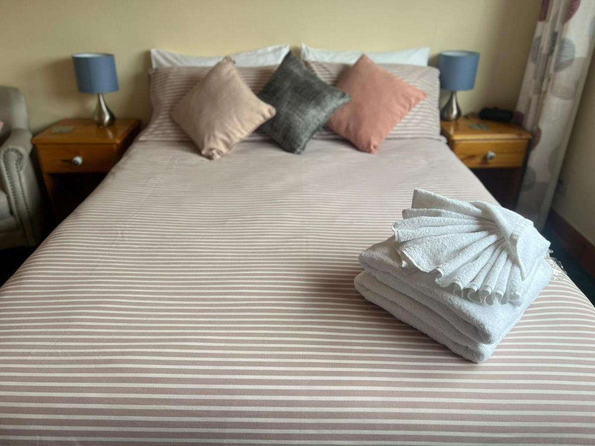 An Escape For 2: Near A Castle Island In Scotland Apartment Кинрос Екстериор снимка